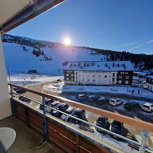 residence-les-chamois-pied-des-pistes-chamrousse.hotels-rhonealpes.com/